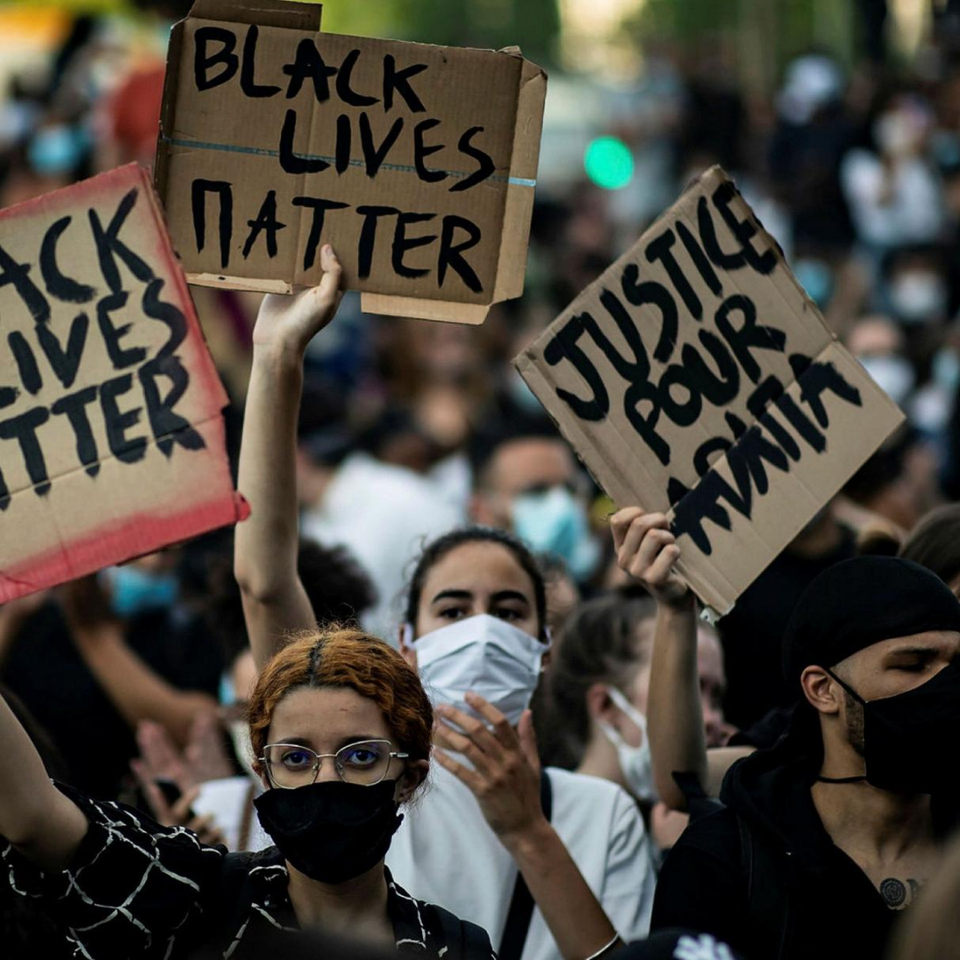 Image of Paris marchers protesting